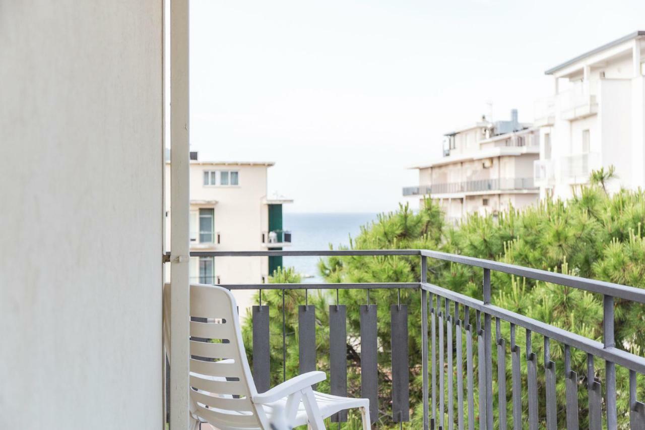 Blu Star Hotel Gabicce Mare Exterior foto